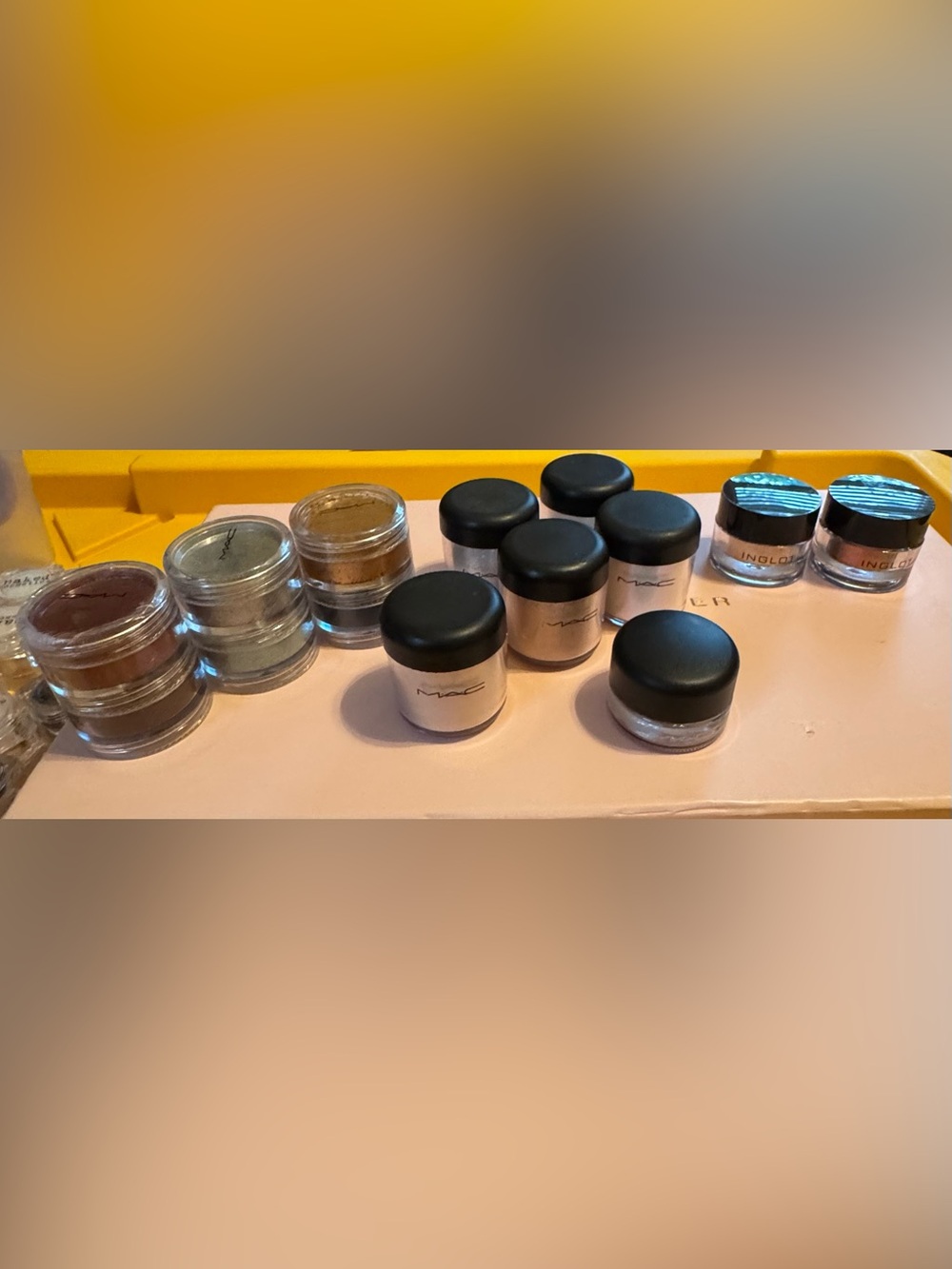 9-MAC Cosmetics Loose Powder Pigments - Black Caps with Pink Cream Pigment - Picture 8 of 9